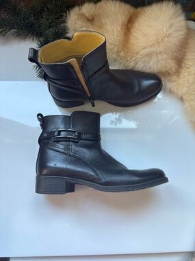 bussola Black Leather Ankle Booties with Side Strap